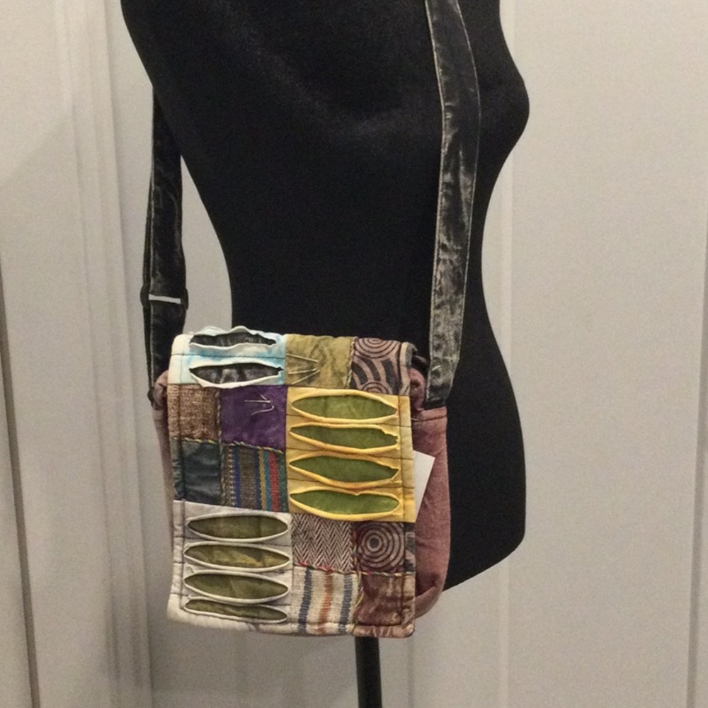 NEW WITH TAGS India Boutique Bohemian Crossbody Purse with Adjustable Strap